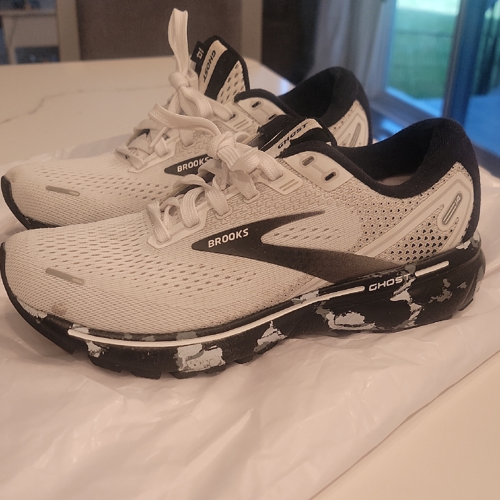 Brooks White and Black Women's Sneakers